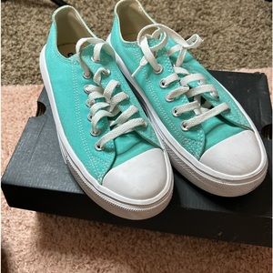 Turquoise platform converse
